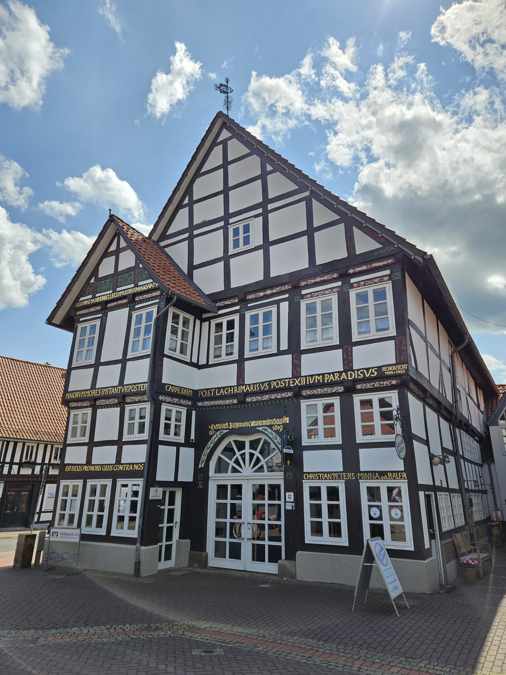 Petersches Haus auf dem Marktplatz ©Sina Rie del, Stadt Springe Petersches Haus auf dem Marktplatz der Stadt Springe ©Sina Riedel